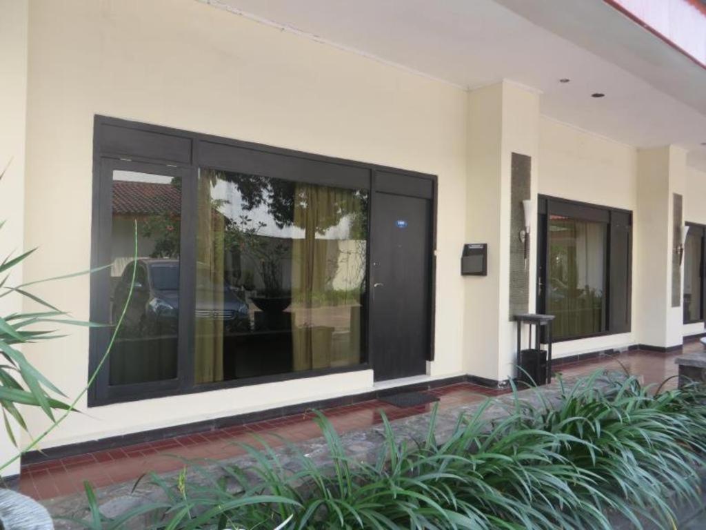 Insumo Palace Hotels & Resorts Kediri  Eksteriør billede