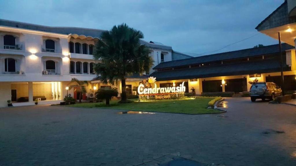 Insumo Palace Hotels & Resorts Kediri  Eksteriør billede