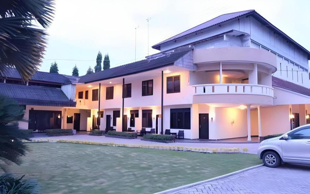 Insumo Palace Hotels & Resorts Kediri  Eksteriør billede